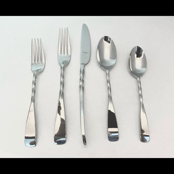 65 piece set 13 place settings, 5 Piece Gorham Aura Twist Place settings plus